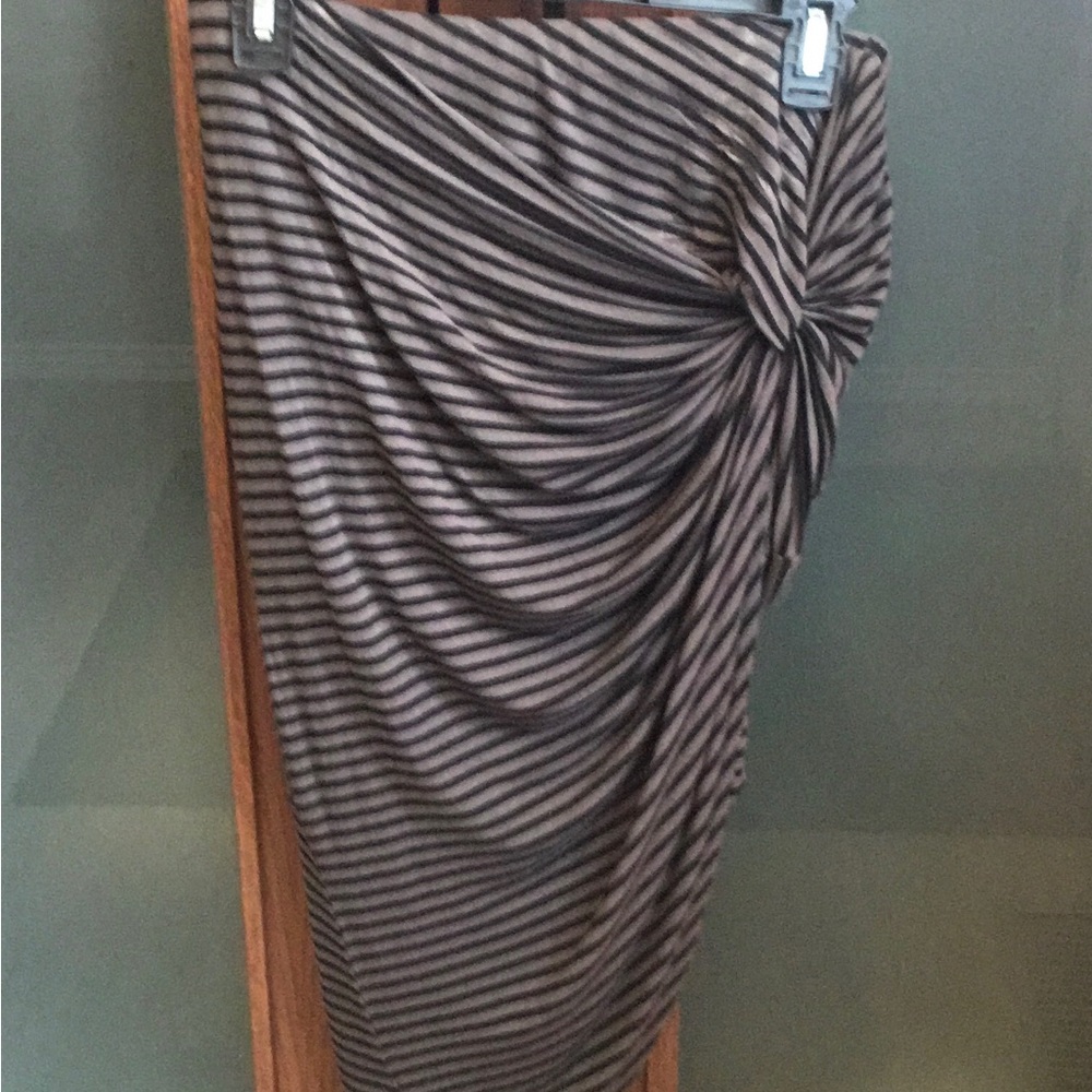 Charlotte Russe Striped Knot-Detail Midi Skirt in Gray and Black